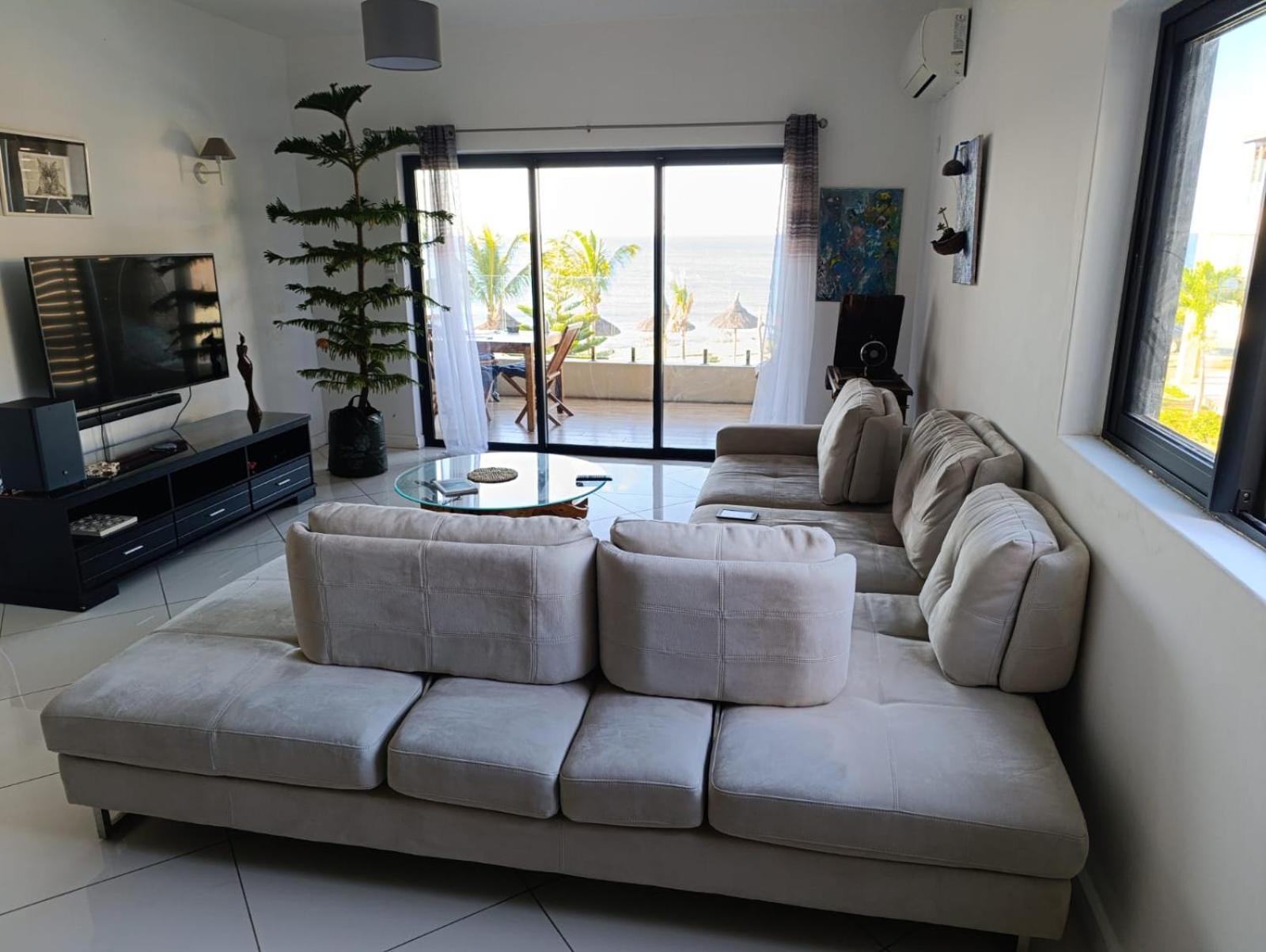 Magnificent Sea-View Apartment Flic en Flac Bagian luar foto