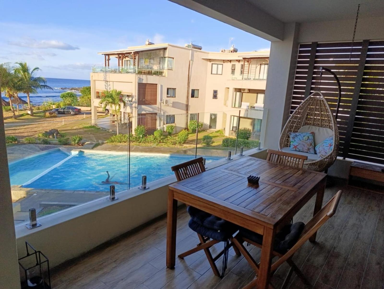 Magnificent Sea-View Apartment Flic en Flac Bagian luar foto