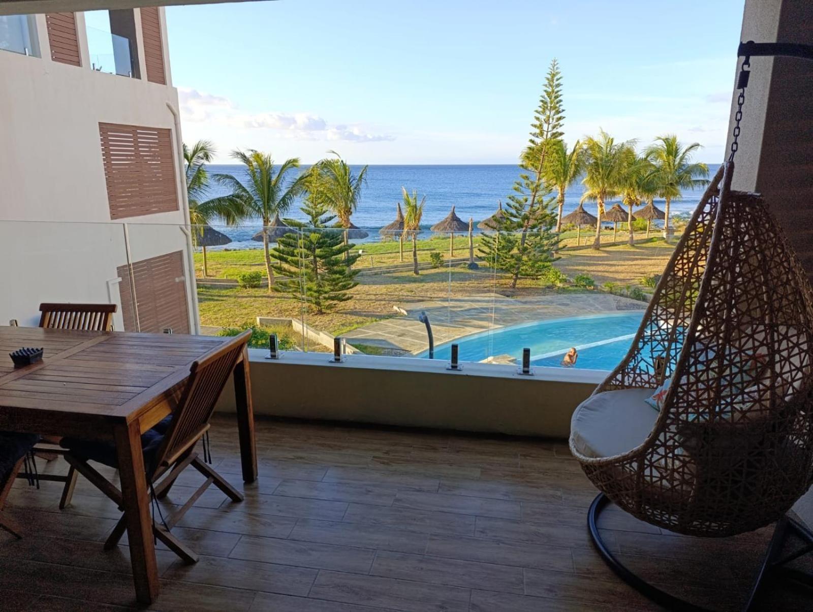 Magnificent Sea-View Apartment Flic en Flac Bagian luar foto